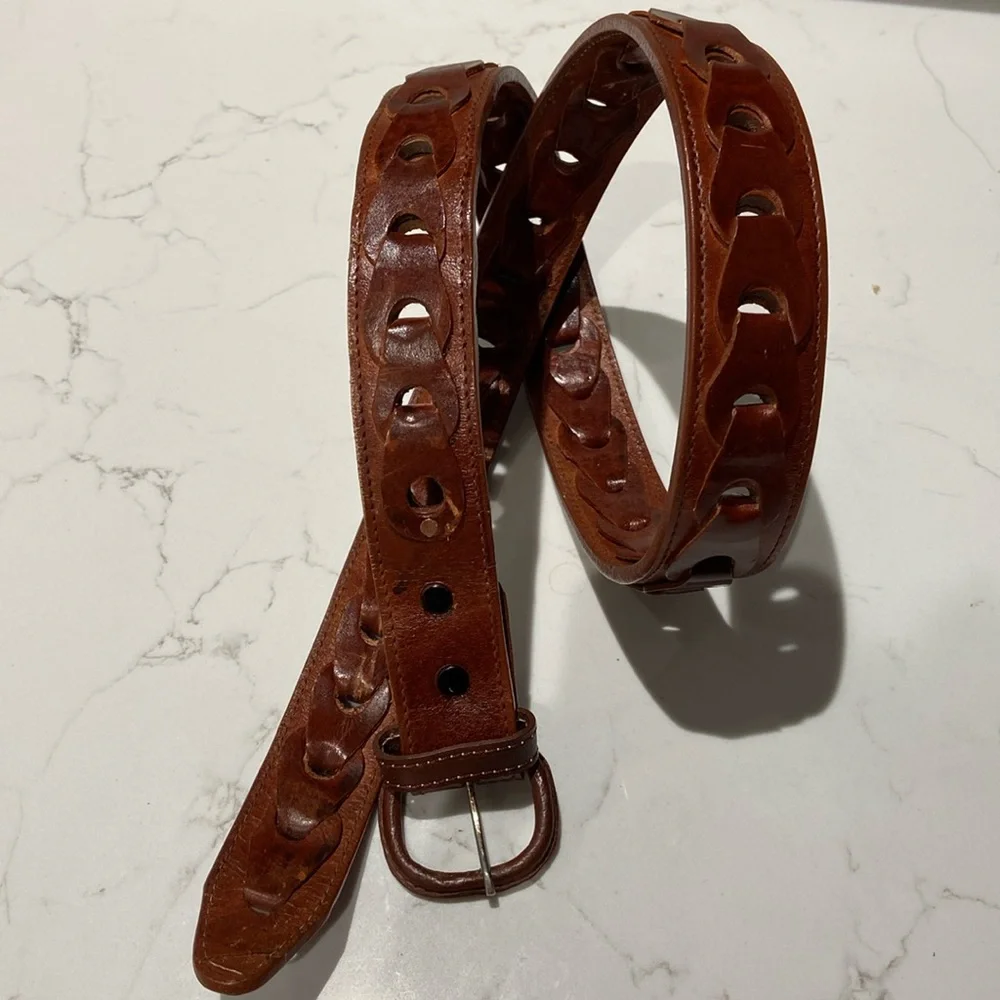 TMS Vintage leather belt with a woven design. The detached buckle Size 42